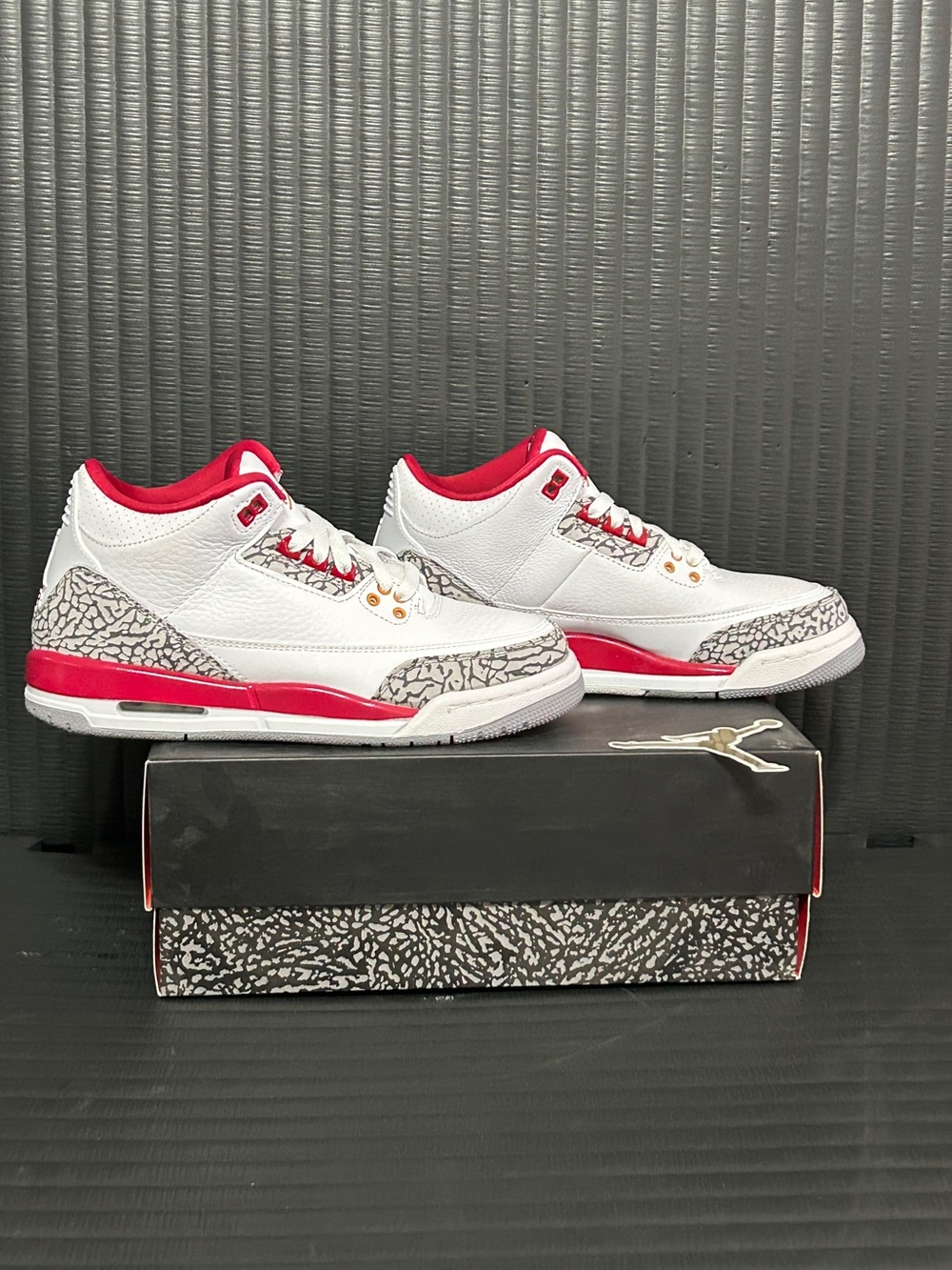 Air Jordan 3 Retro “Fire Red” (GS) 7 Youth or Women’s size 8.5
